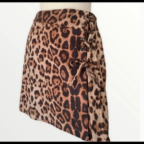 Hayden Los Angeles Leopard Side Lace Mini Skirt. NWOT. Size Medium - Picture 7 of 8